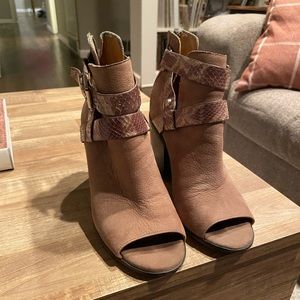 Arturo Chiang Open-toed Booties